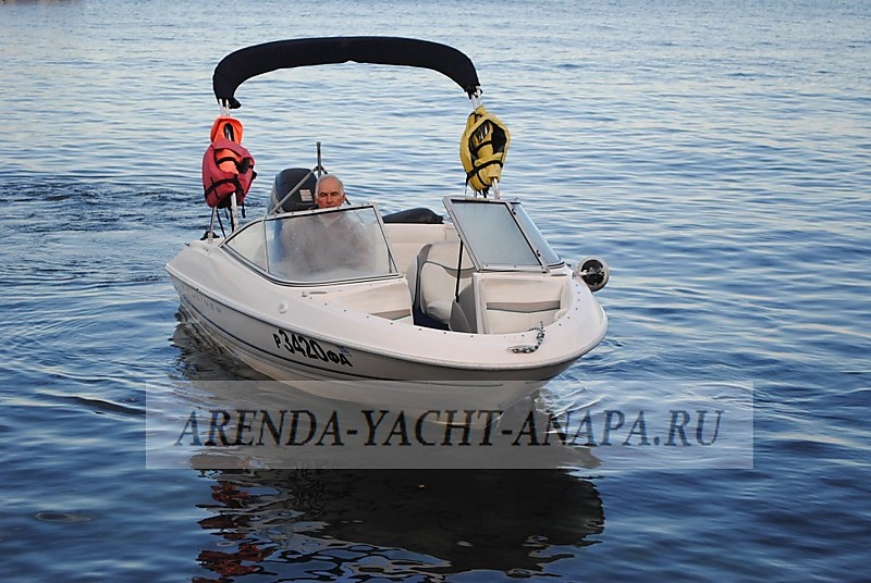 Аренда Скоростного катера Bayliner в Анапе.